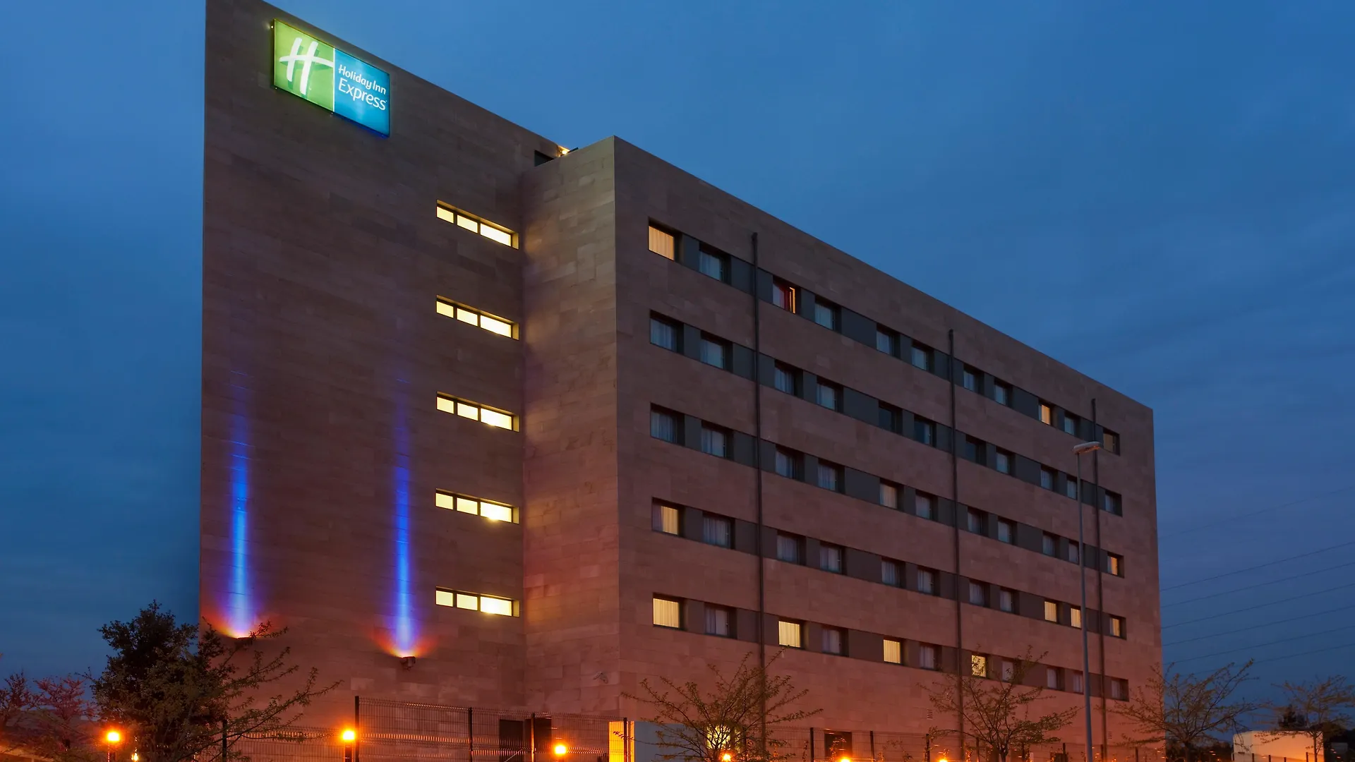 Holiday Inn Express Sant Cugat By Ihg contacts