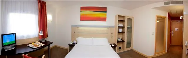 Holiday Inn Express Sant Cugat By Ihg Sant Cugat del Valles 3*,