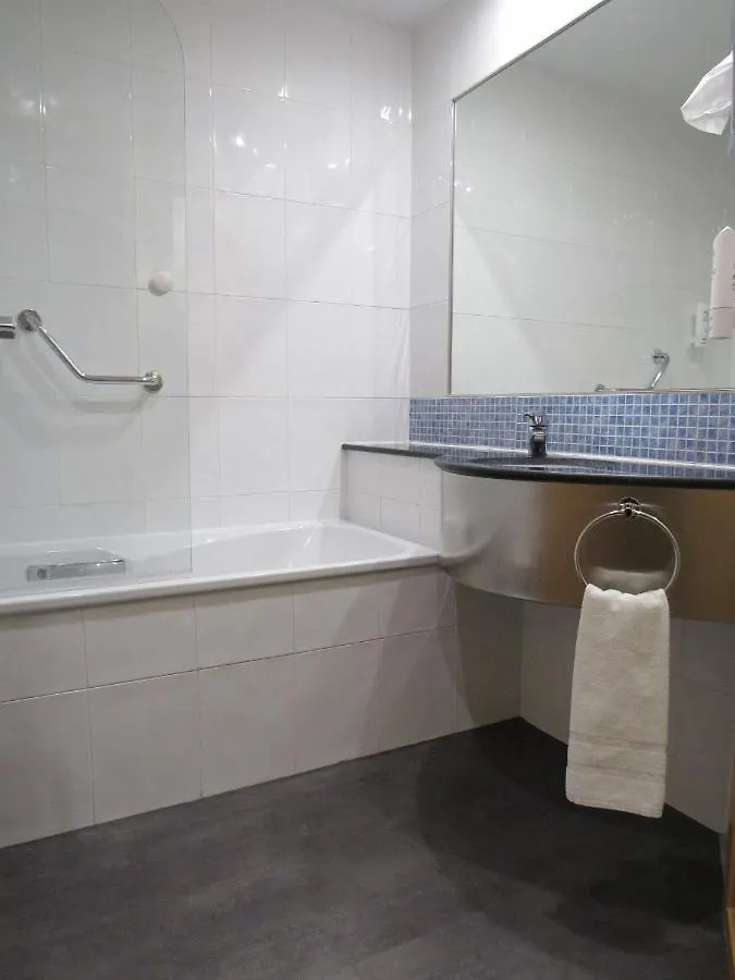 סנט קוגאט דל ואייס Holiday Inn Express Sant Cugat By Ihg מלון
