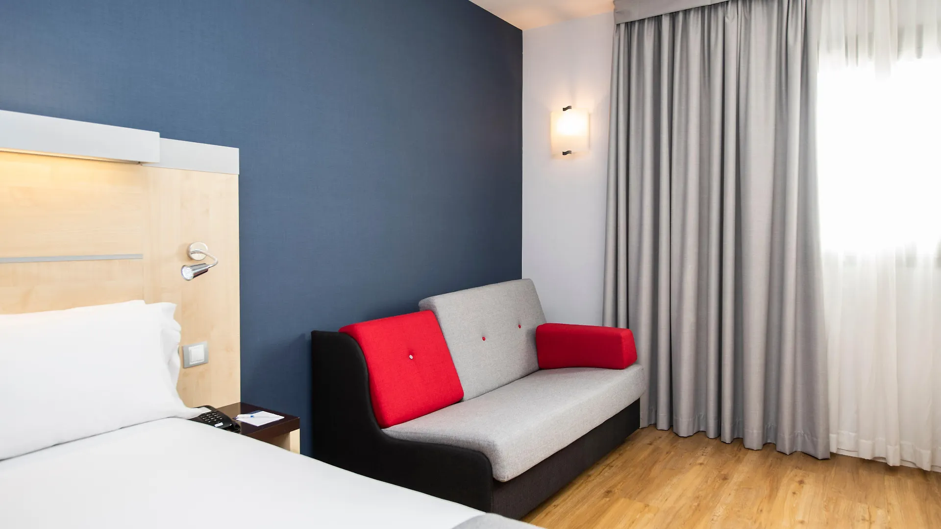 סנט קוגאט דל ואייס Holiday Inn Express Sant Cugat By Ihg 3*, סנט קוגאט דל ואייס