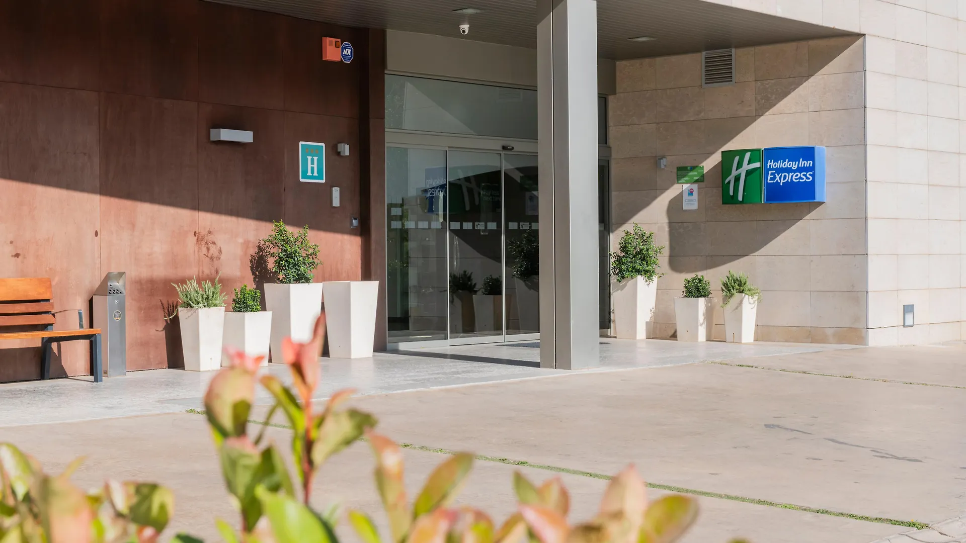 סנט קוגאט דל ואייס Holiday Inn Express Sant Cugat By Ihg מלון סנט קוגאט דל ואייס