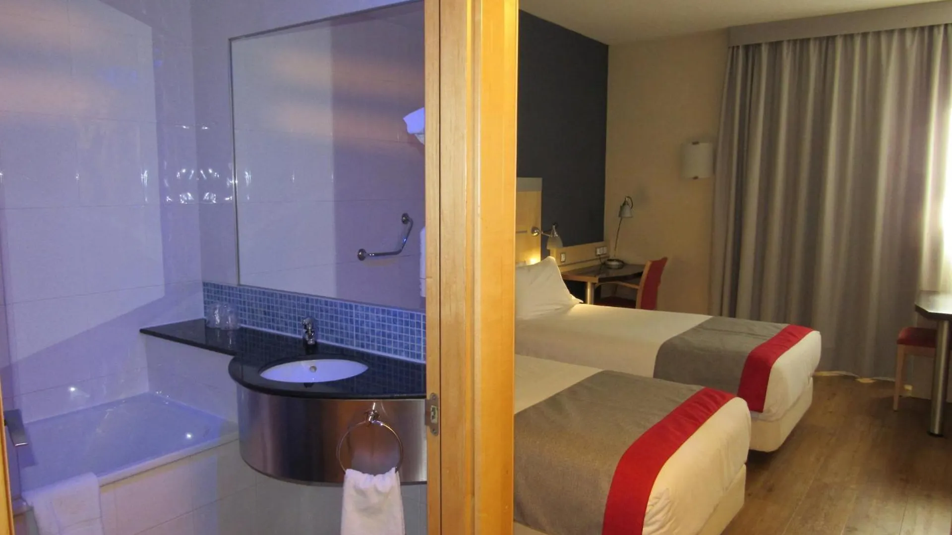 סנט קוגאט דל ואייס Holiday Inn Express Sant Cugat By Ihg ספרד