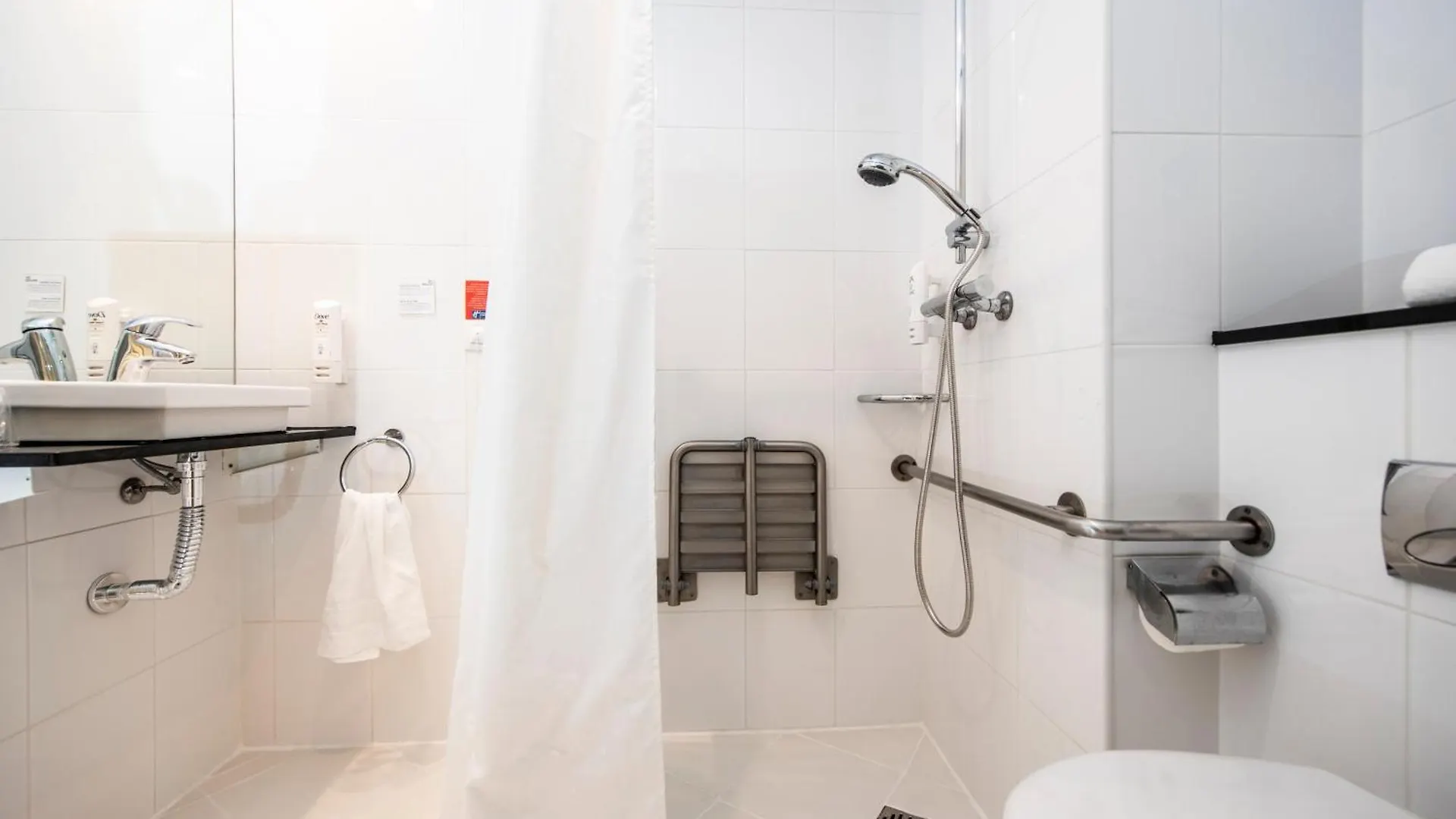 סנט קוגאט דל ואייס Holiday Inn Express Sant Cugat By Ihg מלון סנט קוגאט דל ואייס