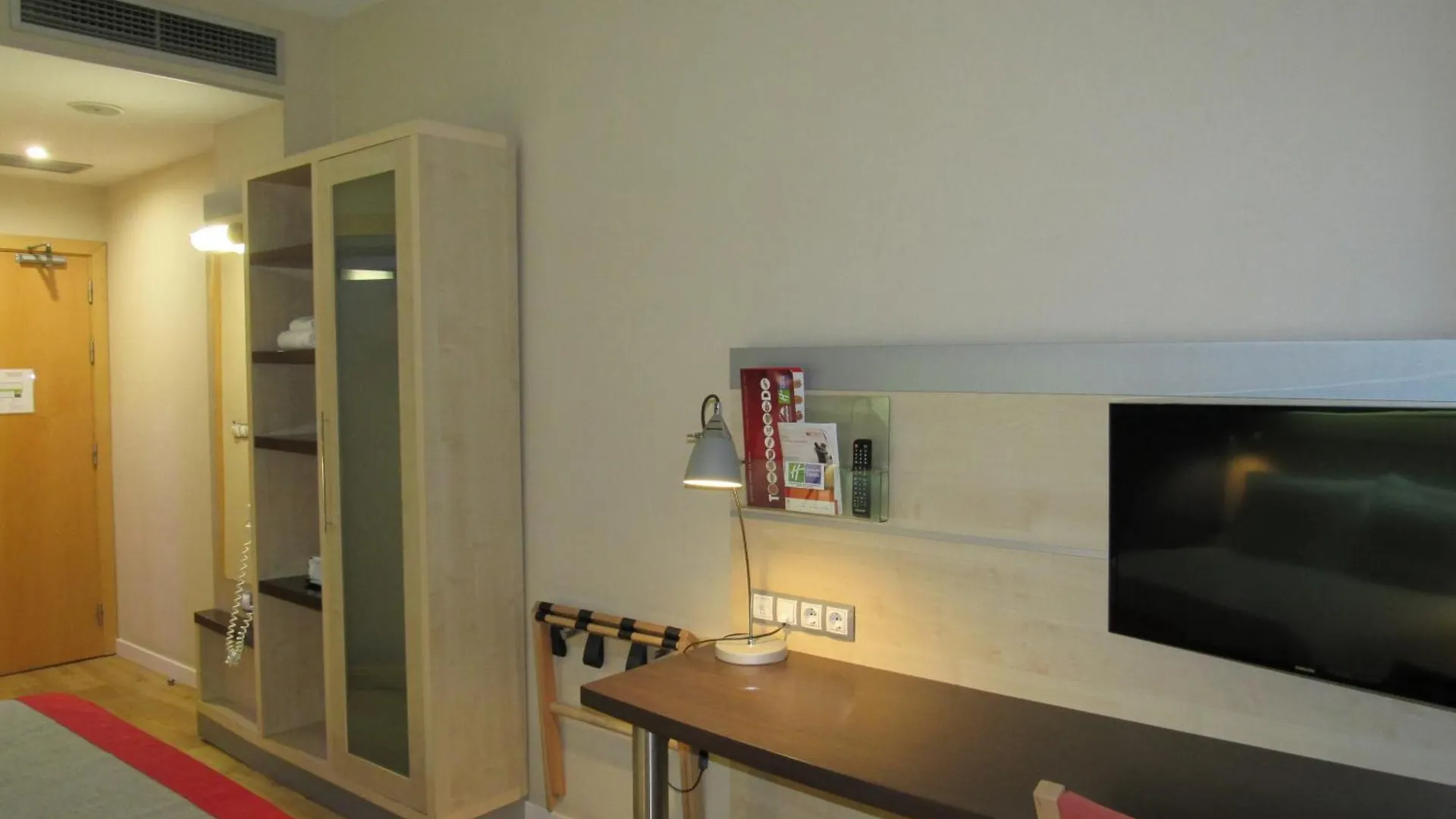 סנט קוגאט דל ואייס Holiday Inn Express Sant Cugat By Ihg 3*, סנט קוגאט דל ואייס