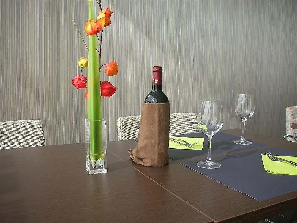 מלון סנט קוגאט דל ואייס Holiday Inn Express Sant Cugat By Ihg