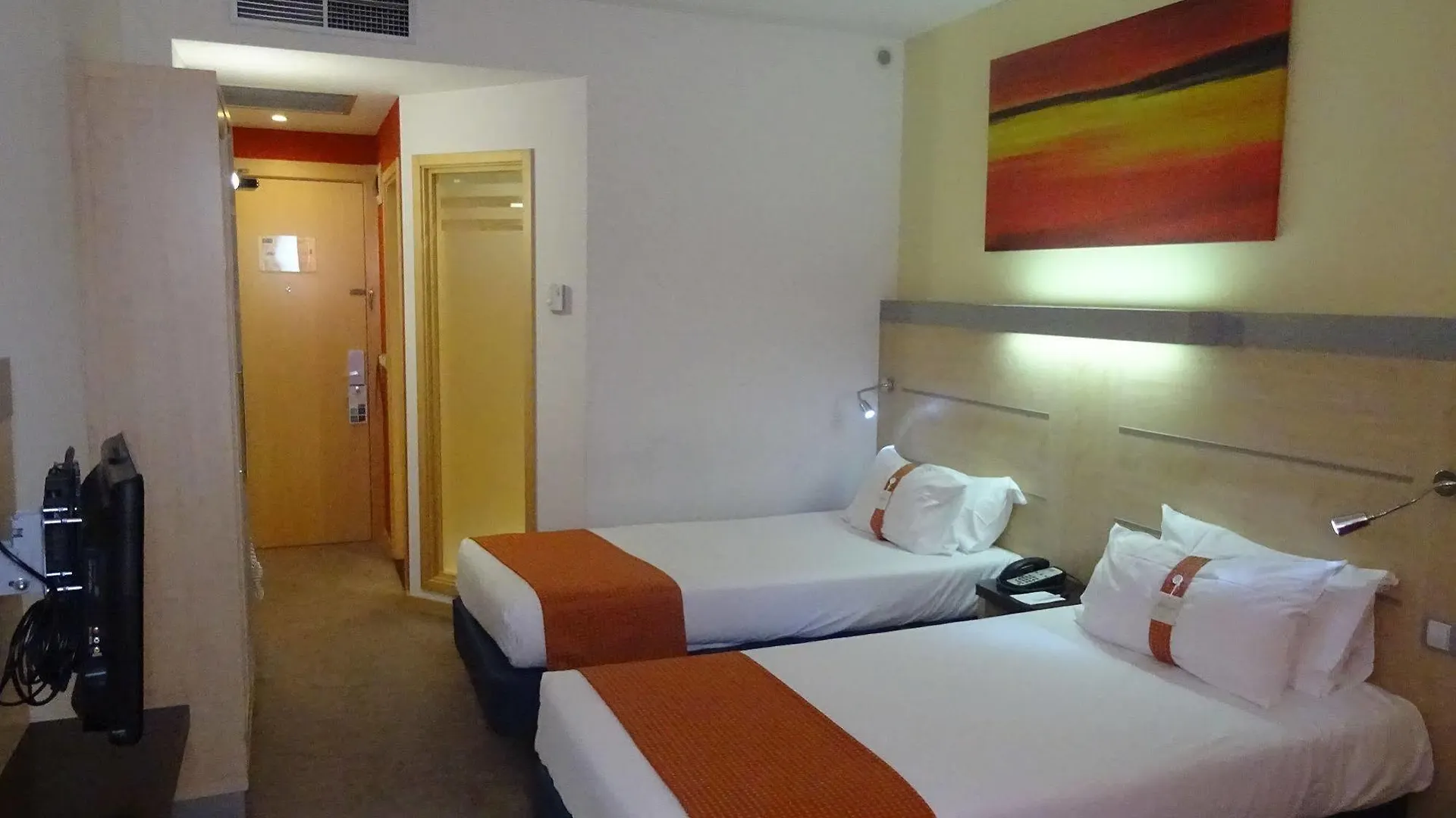 *** מלון סנט קוגאט דל ואייס Holiday Inn Express Sant Cugat By Ihg ספרד